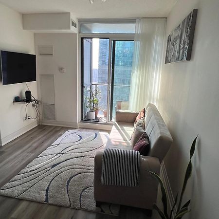 Prestigious 2-Bdrm Condo - Across From Scotiabank Arena Toronto Kültér fotó